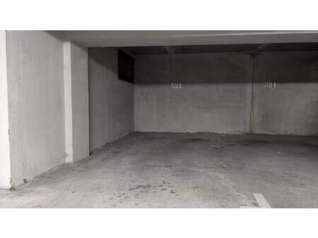 vente parking / box 1 pièce  15.00m²  la roche