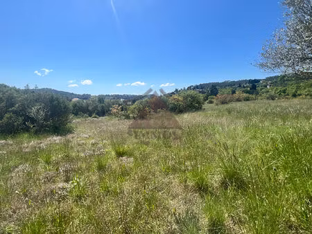 terrain au calme de 1 740 m²