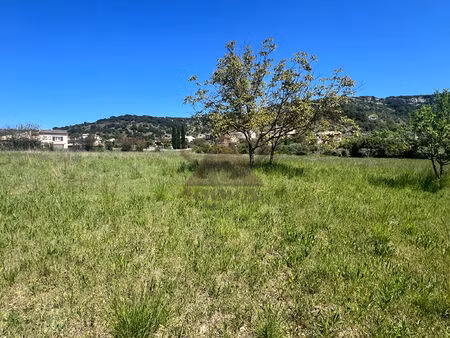 terrain au calme de 1 900 m²