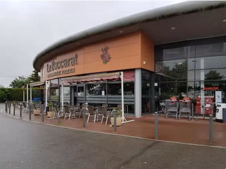 très bon emplacement face caisses