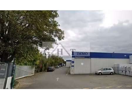 location local commercial