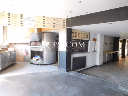 surface commerciale de 150 m2  idéalement située !