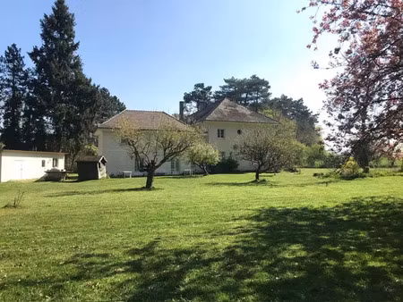 joli domaine avec gîtes dépendances et parc