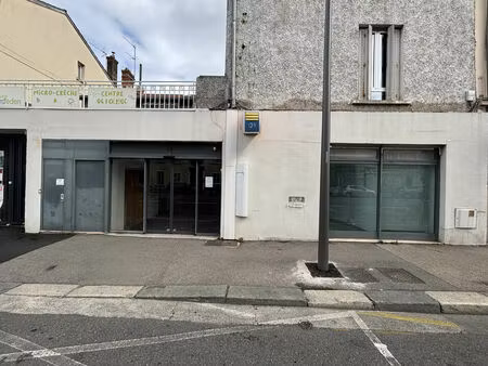 location commerce 213 m² à tassin-la-demi-lune (69160)