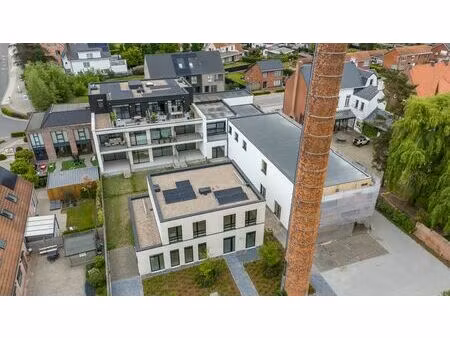 maison neuve ben dans un emplacement central à sinaai