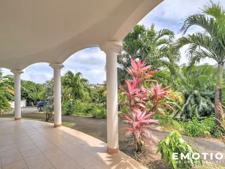 location meublée appartement 3 pièces 103 m² à saint-martin (97150)  1 950 €