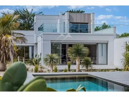 quartier la hume - villa 7 pièces avec piscine - mziba1257