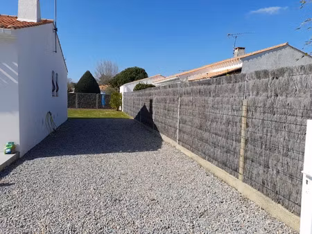 location meublée maison 5 pièces 95 m² à saint-hilaire-de-riez (85270)  1 095 €