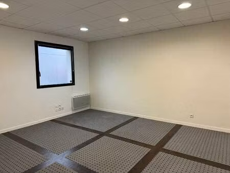 location bureaux et commerces à taden (22100) : à louer / 51m² taden