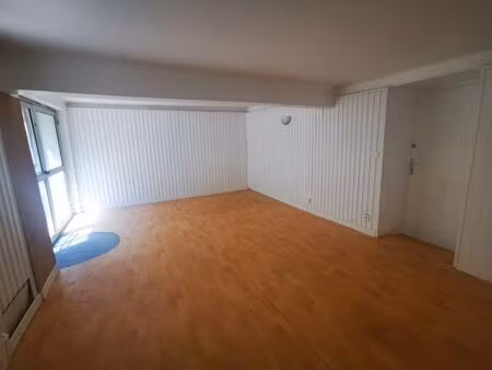 à louer – local pour bail professionnel à rochefort-du-gard