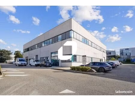 local industriel 800 m²
