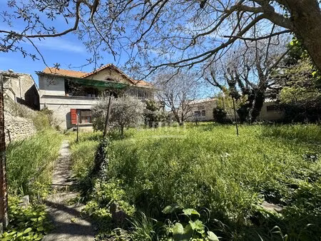 maison individuelle avec garage et jardin
