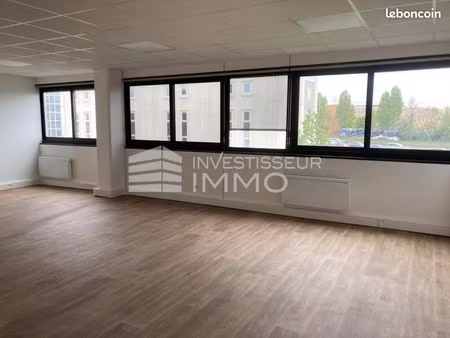 bureaux 1 600 m²