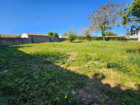 vente terrain aux magnils-reigniers (85400) : à vendre / les magnils-reigniers