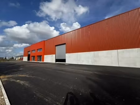 local d'activité et bureaux a louer