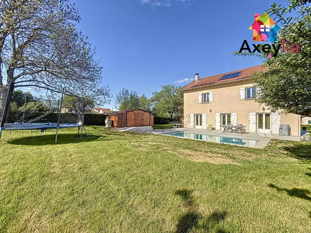 a vendre - 5 min de charlieu - maison familliale  5 chambres  terrain et piscine creusee