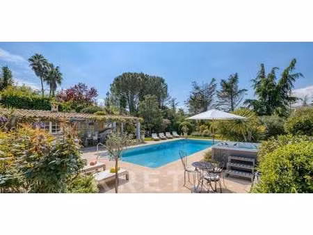 maison avec piscine et terrasse châteauneuf-grasse (06)