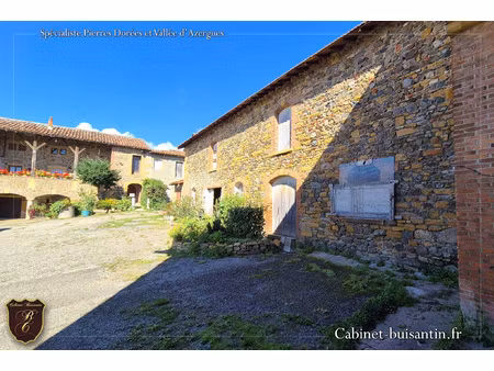 corps de ferme avec dépendances et terrain 1 885 m2