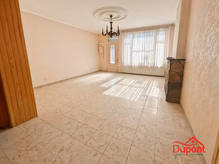 maison semi-individuelle 3 chambres / jardin .