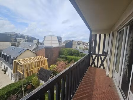 a 500 mètres de la place morny