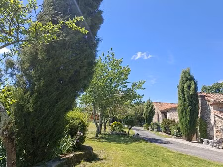 corps de ferme avec 4 hectares de terres