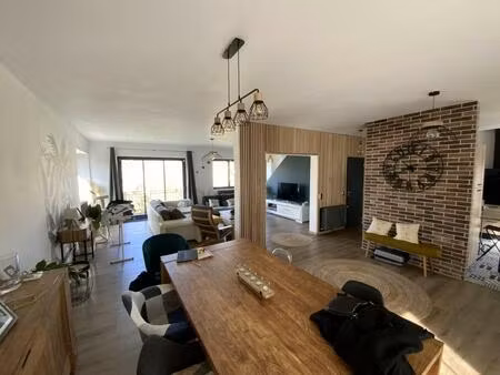 a vendre  gramat centre  maison d'habitation en pierres entièrement restaurée  5 chambres 