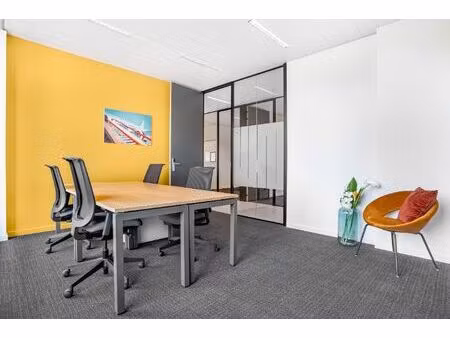 espace de bureau privé personnalisé pour 4 à regus brecht