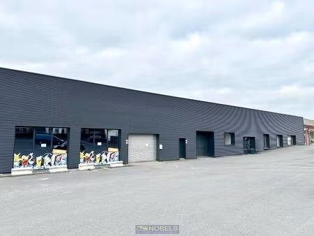 spacieux entrepôt industriel à louer à ronse