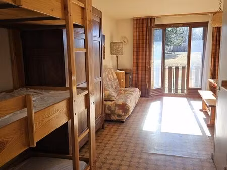 studio 1 pièce 28 m²