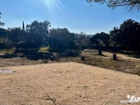 terrain 601 m² tavel