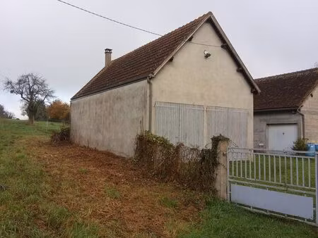 garage avec grenier et cellier