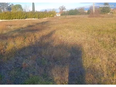 terrain 350 m² camaret-sur-aigues