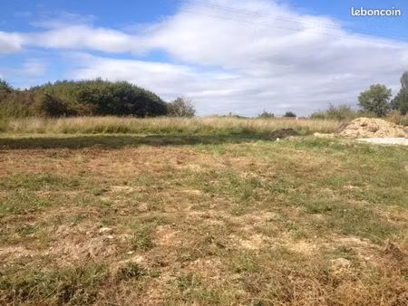 terrain 350 m² gastes