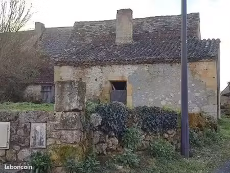 vends petite maison + grangette attenante en pierre à restaurer entièrement