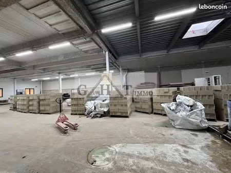 local industriel 560 m²