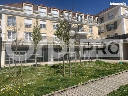 local commercial 147 m²