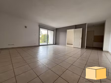 appartement f4  terrasse  jardin et deux garages
