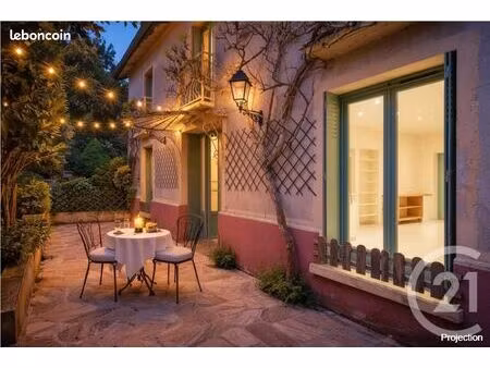 maison 8 pièces 156 m²