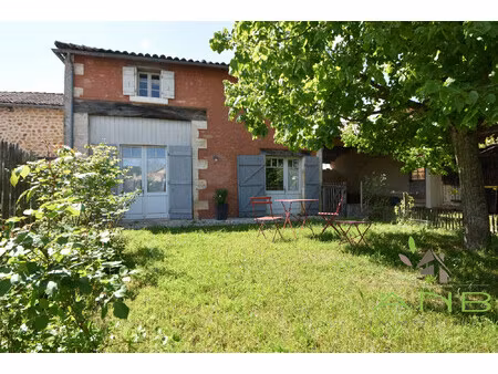 jolie maison de village saint-adjutory 16310