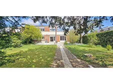 maison avec jardin  garage xxl et 4 chambres !