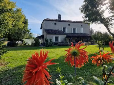 maison et grange sur terrain de plus 6000 m²