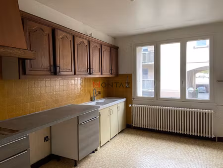 la ferte gaucher - immeuble en plein centre-ville