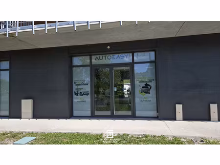 mérignac- proche thales - local en r+1 de 136 m2 avec statio