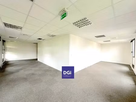 location bureau nîmes 71 m2