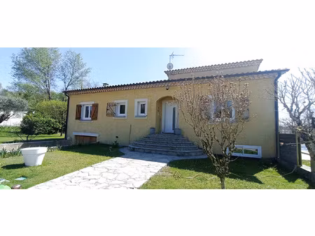 belle villa de plain pied avec studio et piscine