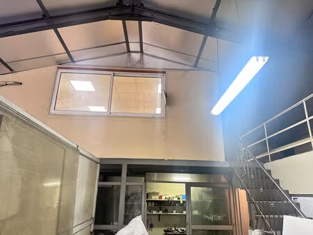 location local commercial 240m2 hyères 83400 - 2000 € - surface privée