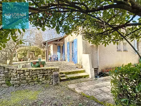a vendre  maison de plain-pied de 100m²  4 chambres  garage  jardin arboré de 3040m²  à 10