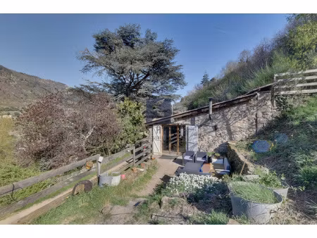 ensemble immobilier dominant la vallée de l'eyrieux