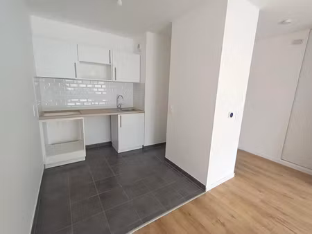 location appartement 2 pièces 46 m² à bréval (78980)  778 €