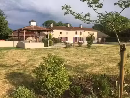a vendre jolie maison de campagne à luchapt - vienne